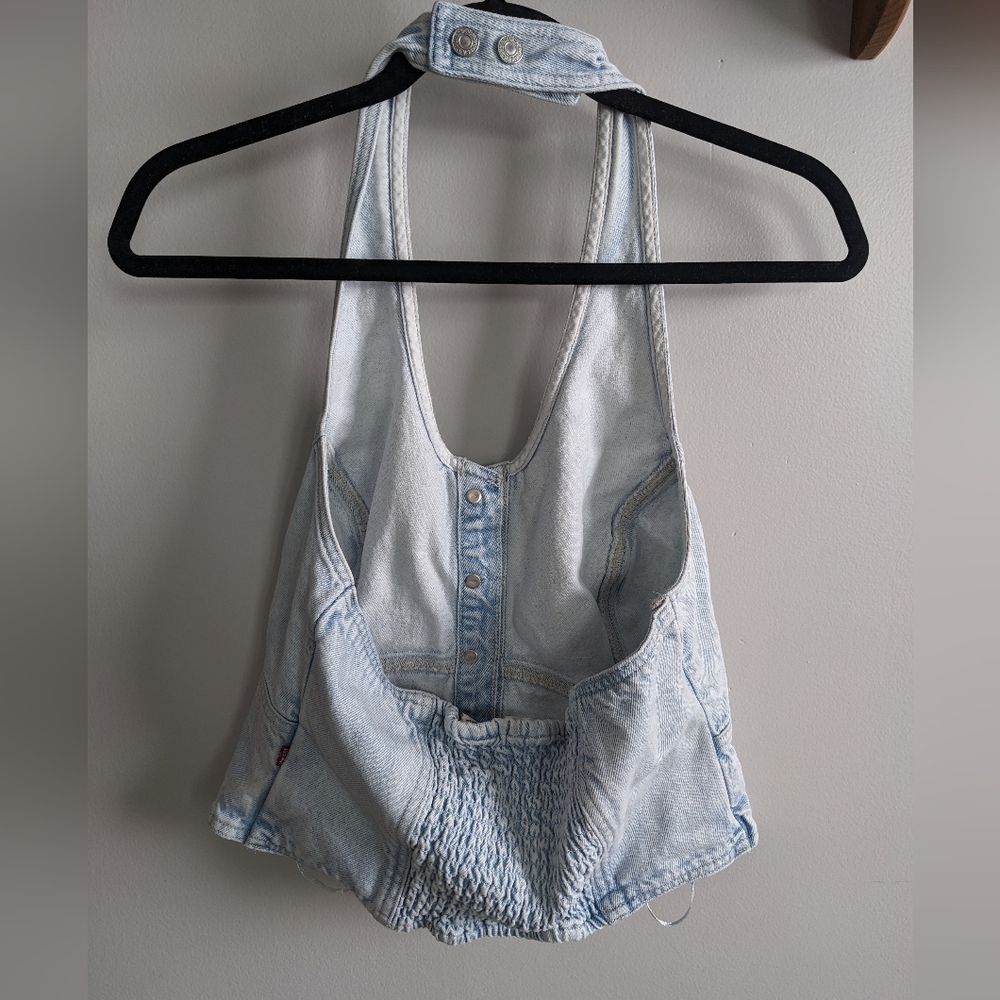 Levi’s Womens Button Down Denim Slim Fit Halter Crop Top Light Wash 🔥 - Picture 2 of 10
